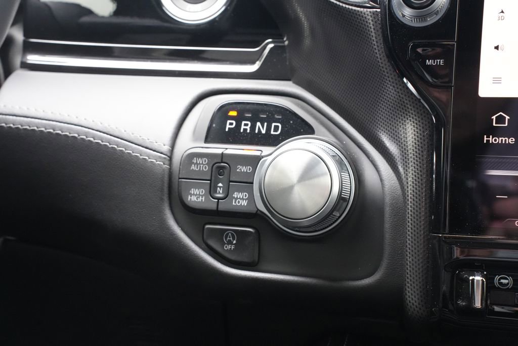 Used 2025 RAM 1500 Limited AWD/4WD image 12