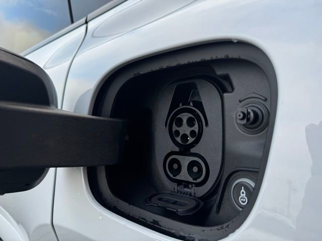 New 2025 Porsche Macan 4S Electric image 33