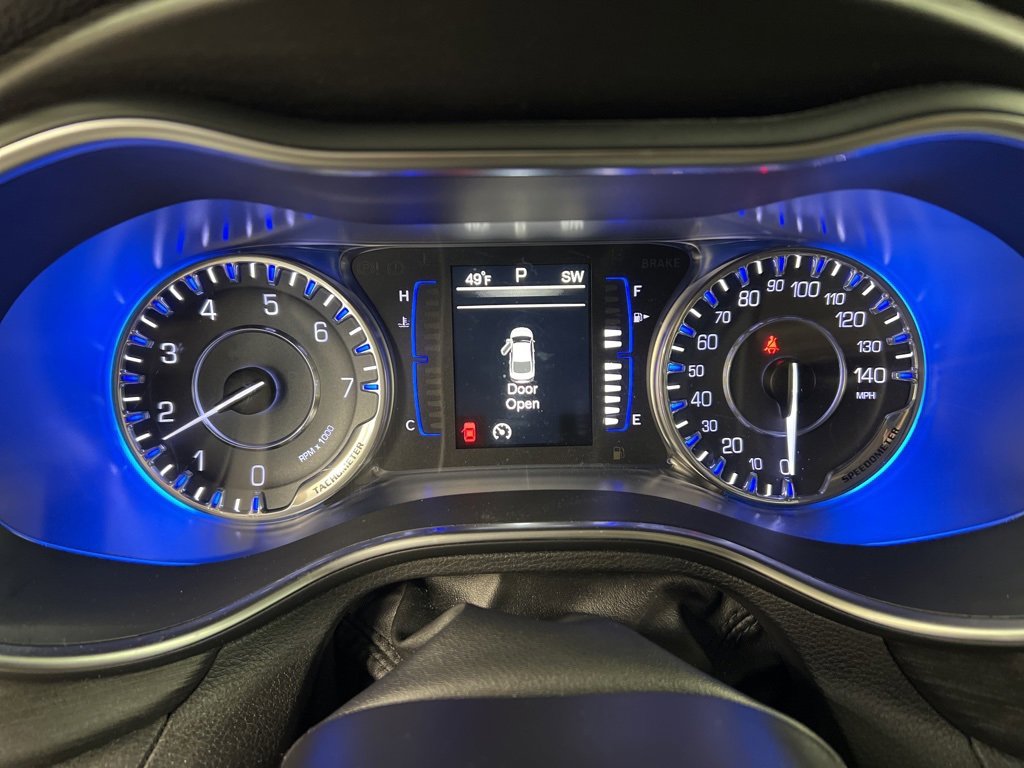 Used 2017 Chrysler 200 Limited Platinum image 20