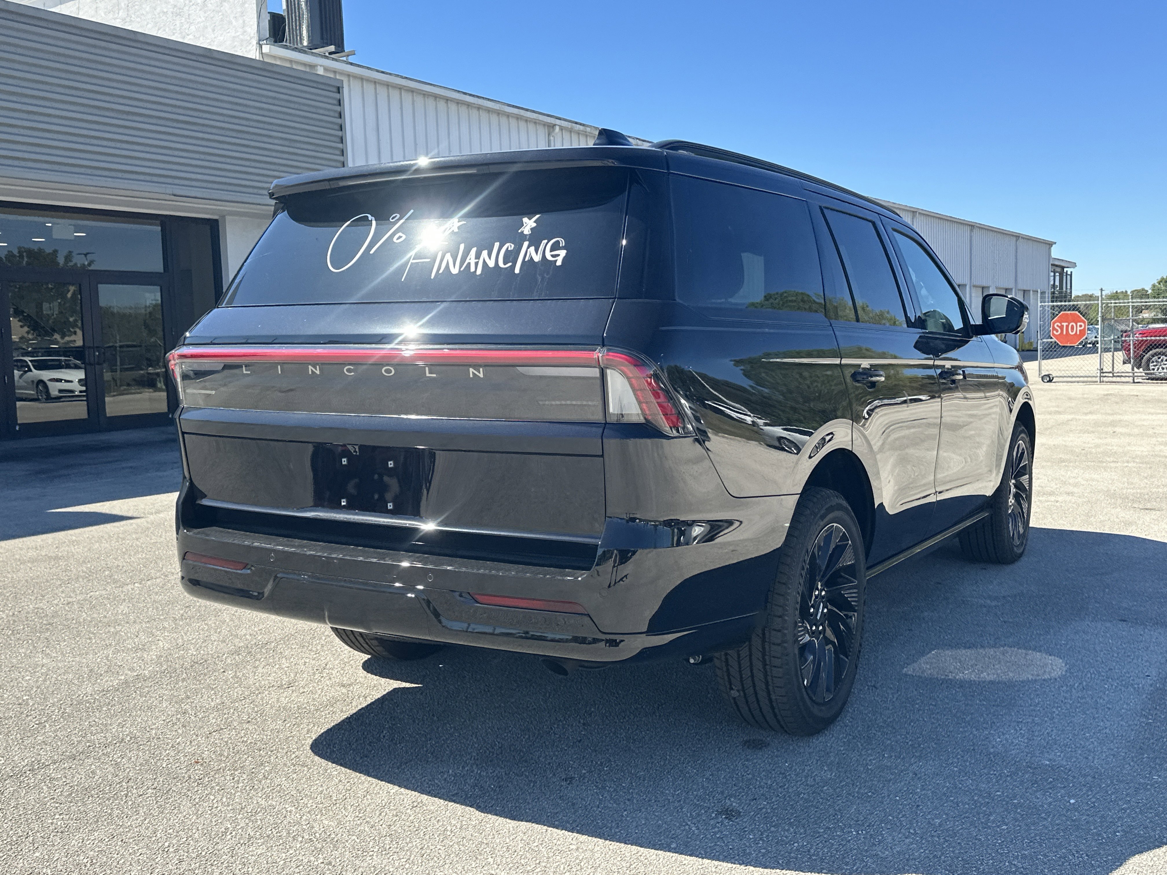 New 2025 Lincoln Navigator Reserve w/ Jet Appearance Package image 6
