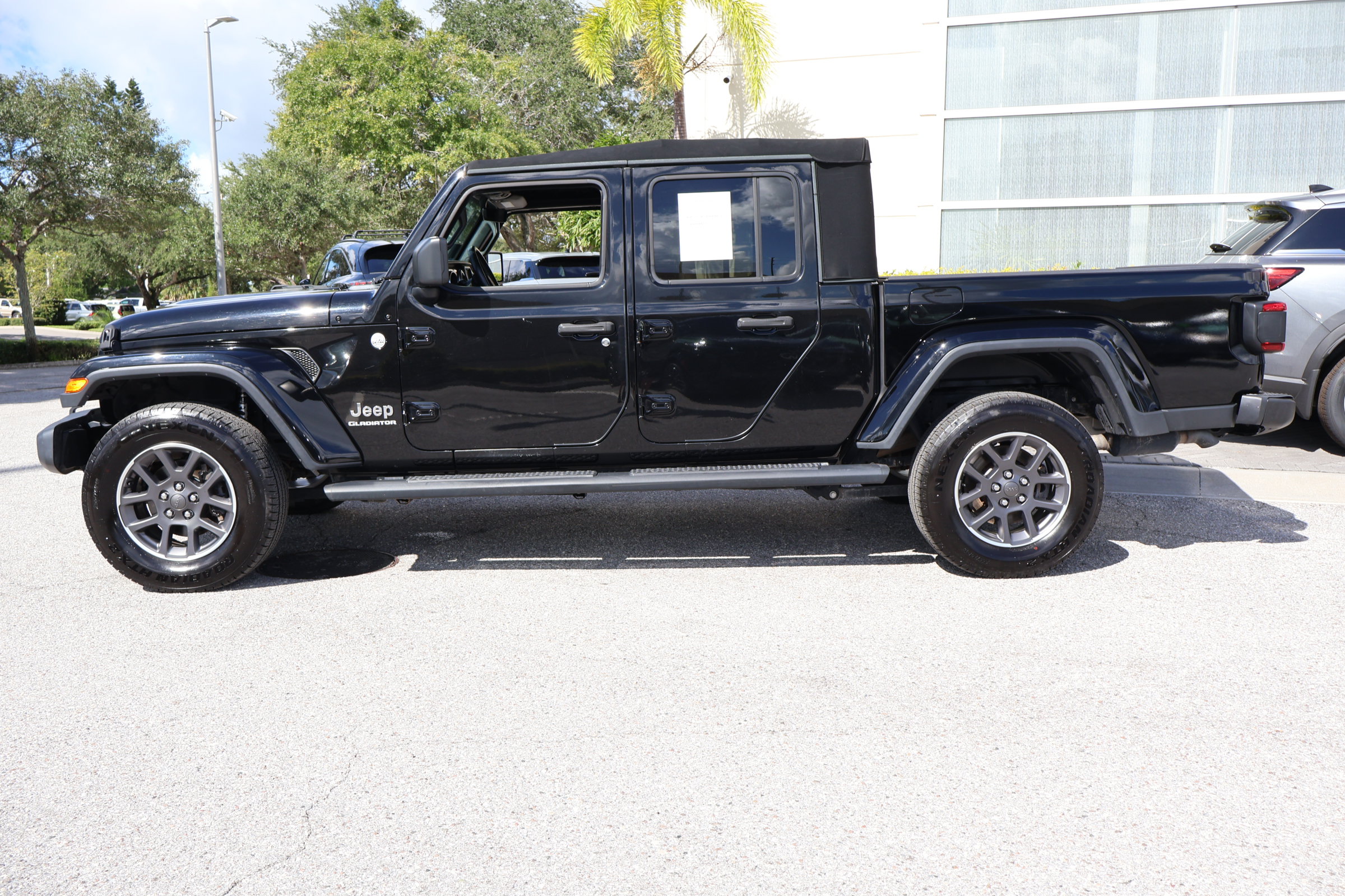 Used 2020 Jeep Gladiator Overland AWD/4WD image 5