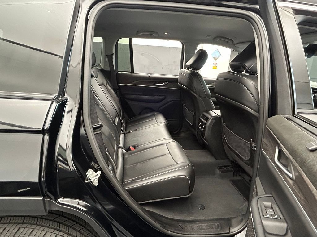 Used 2024 Jeep Grand Cherokee Limited w/ Luxury Tech Group II image 45