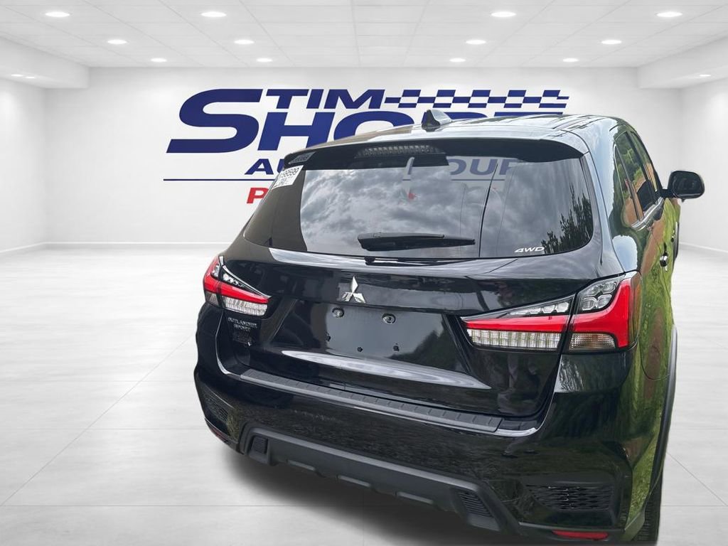 Used 2025 Mitsubishi Outlander SE AWD/4WD image 4