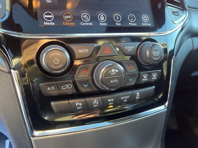 Used 2020 Jeep Grand Cherokee Altitude image 24