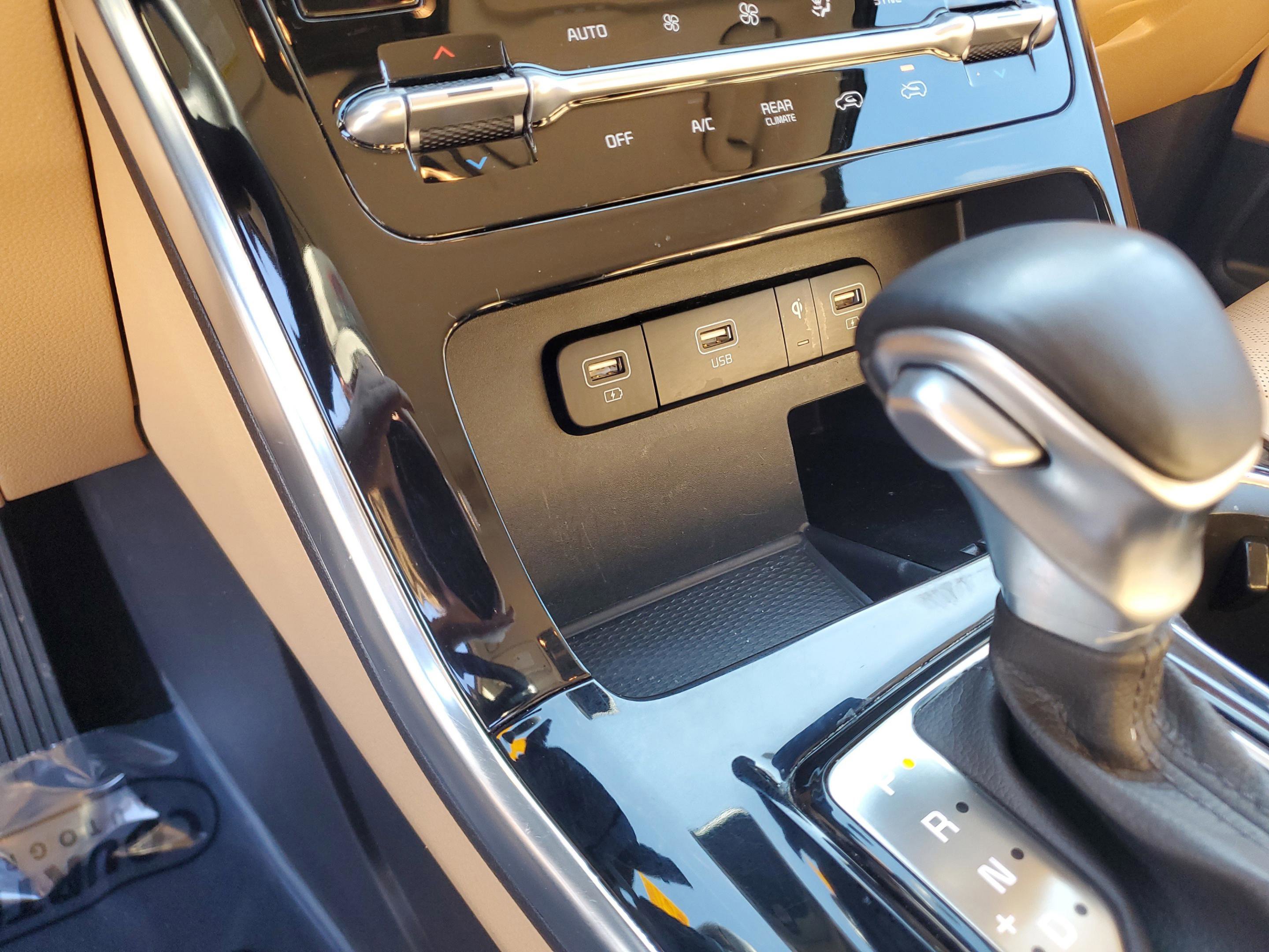 Certified 2023 Kia Carnival EX image 24