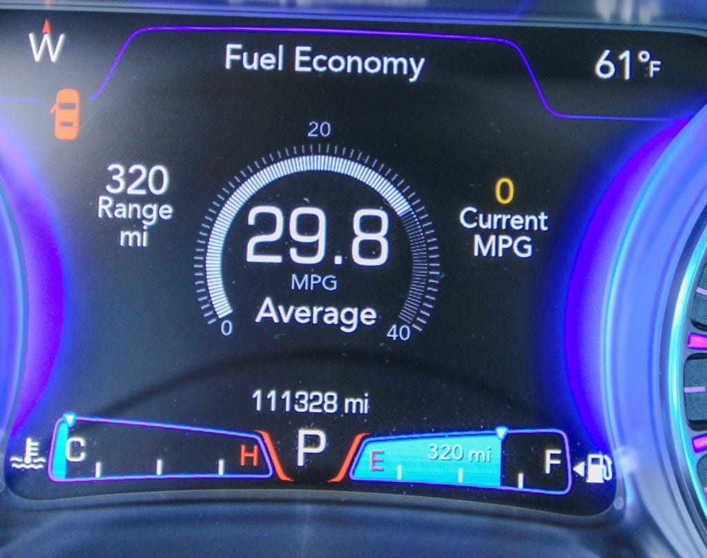Used 2015 Chrysler 300 C RWD image 25
