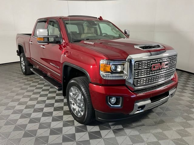 Used 2019 GMC Sierra 2500 Denali w/ Duramax Plus Package AWD/4WD image 3