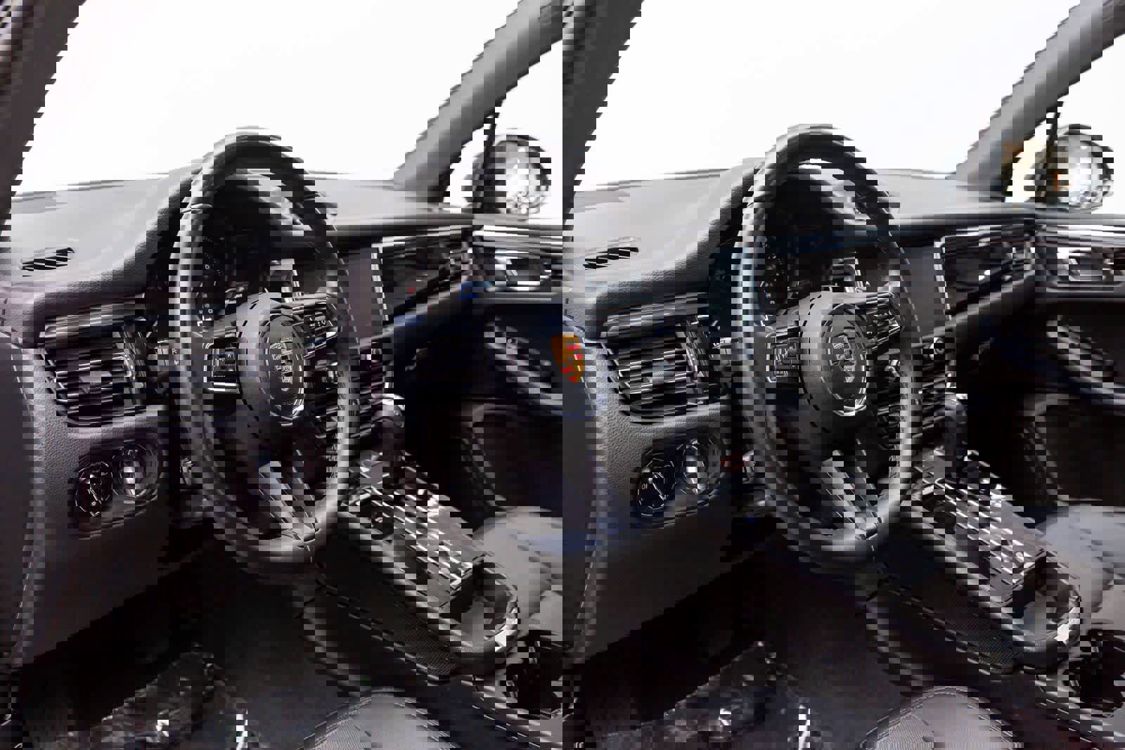 Used 2022 Porsche Macan image 2