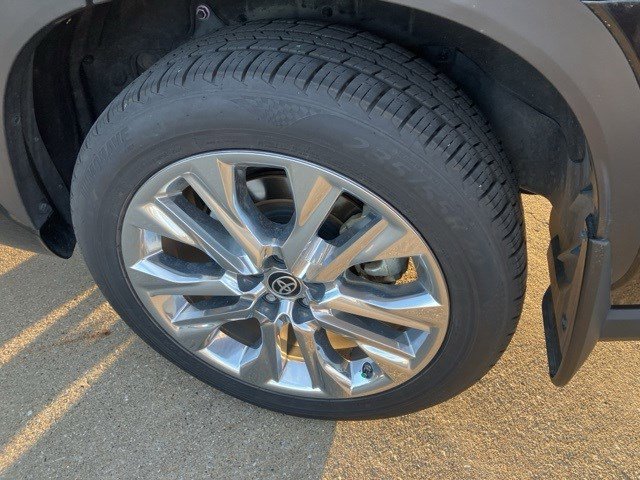 Used 2023 Toyota Highlander Limited image 30