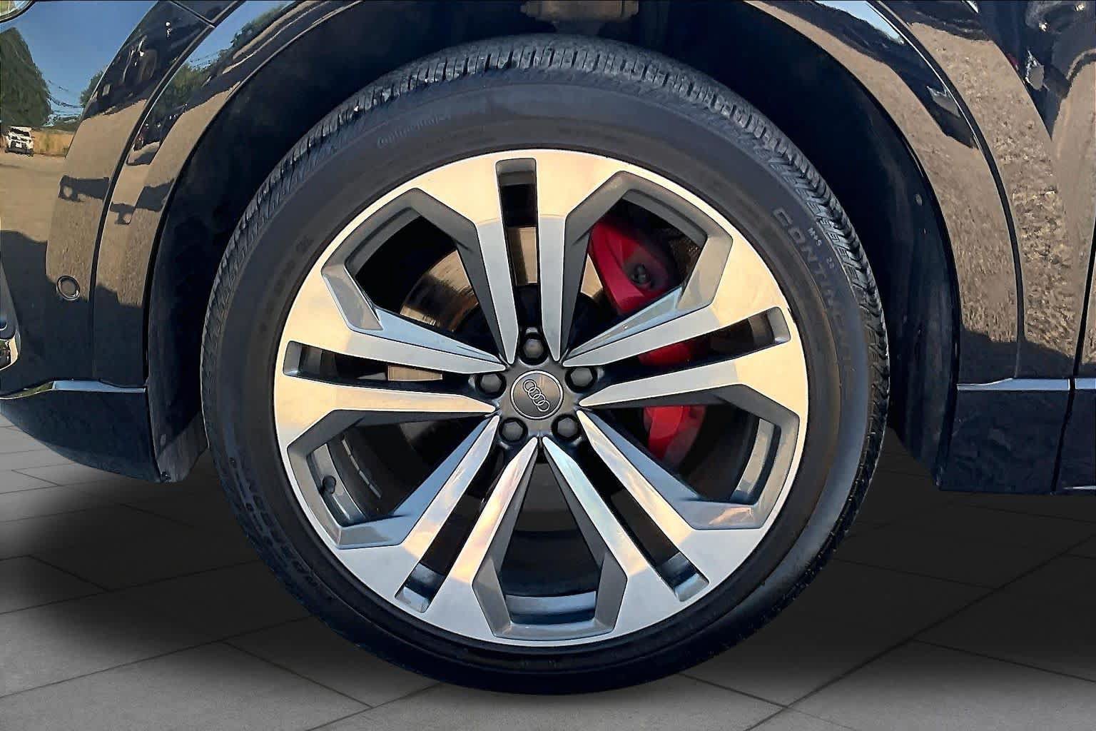 Used 2019 Audi Q8 Premium Plus w/ Premium Plus AWD/4WD image 11