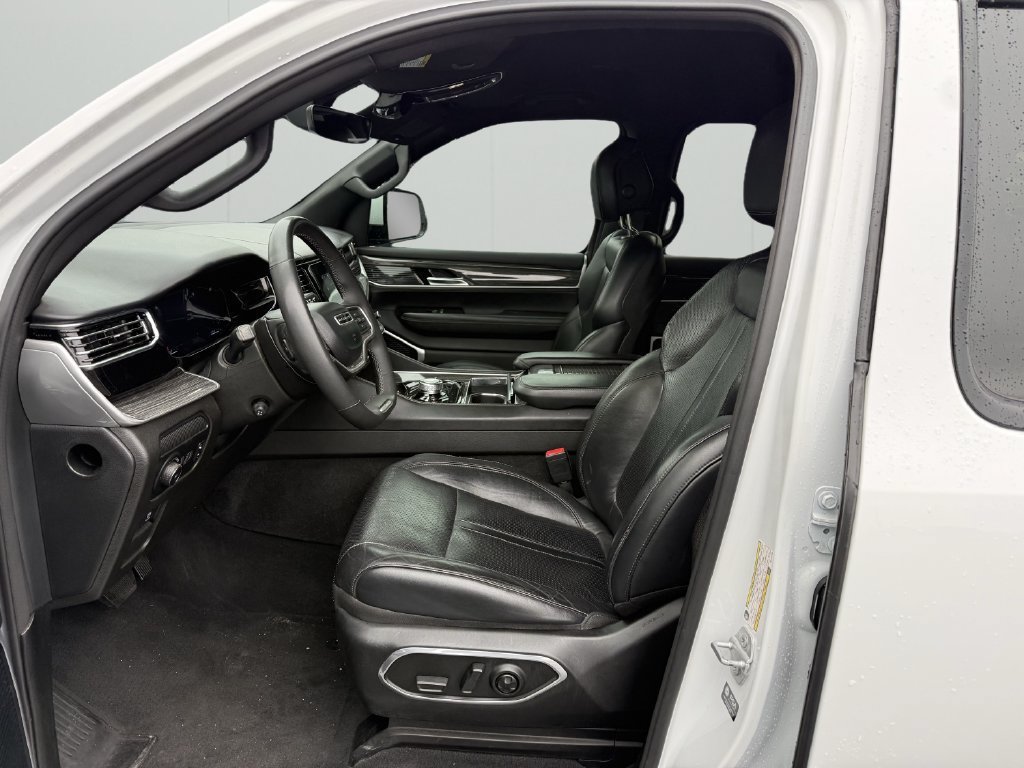 Used 2022 Jeep Wagoneer Series III AWD/4WD image 12