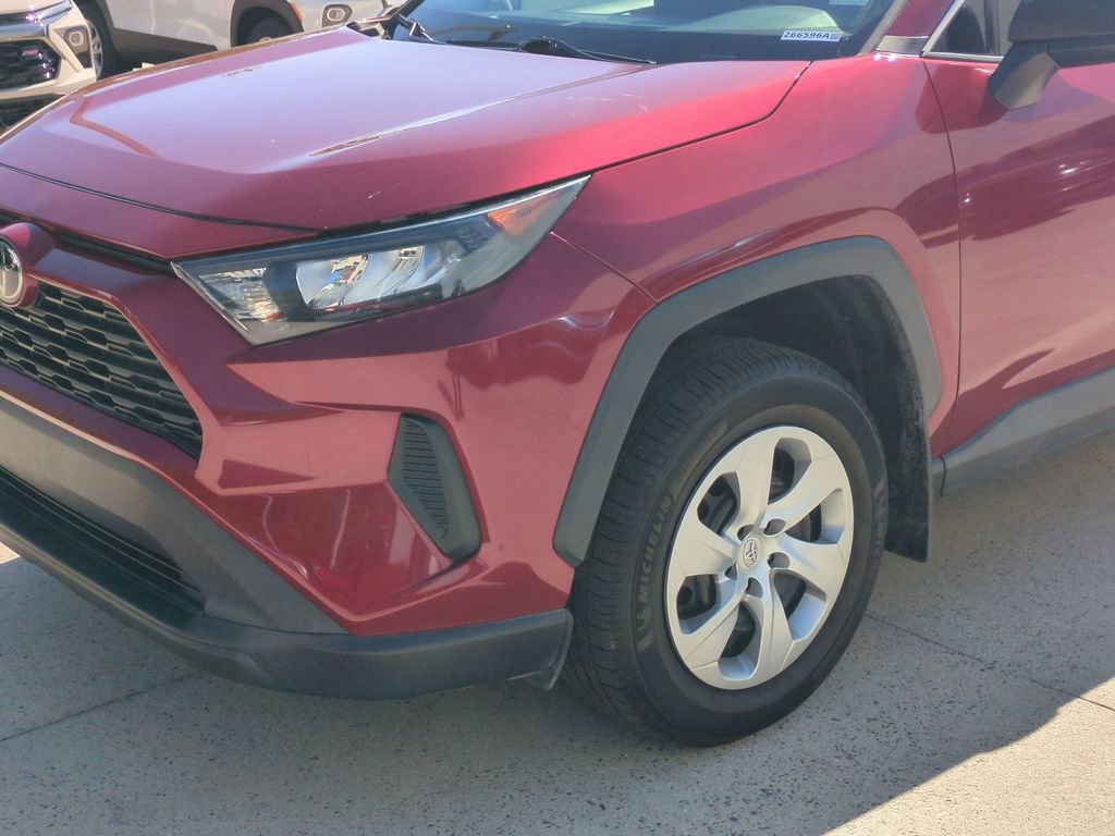 Used 2021 Toyota RAV4 LE image 10