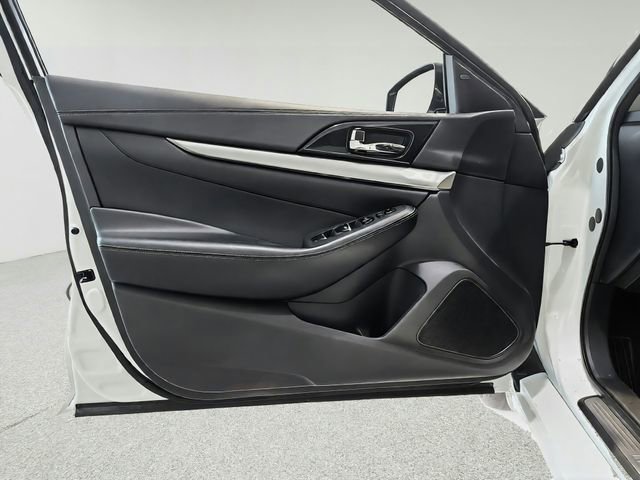 Used 2019 Nissan Maxima 3.5 SV w/ Floor Mat Group FWD image 18