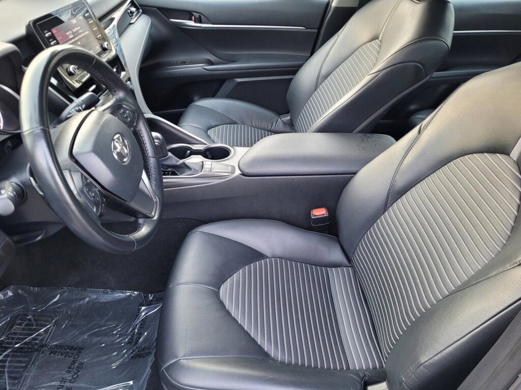 Used 2023 Toyota Camry SE image 12