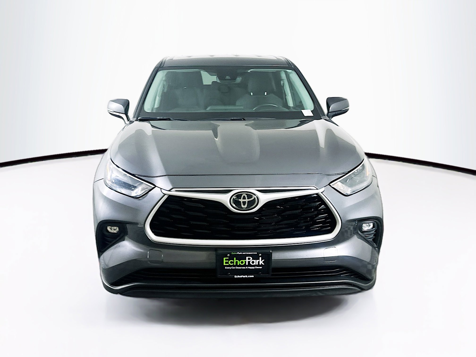 Used 2023 Toyota Highlander LE image 2