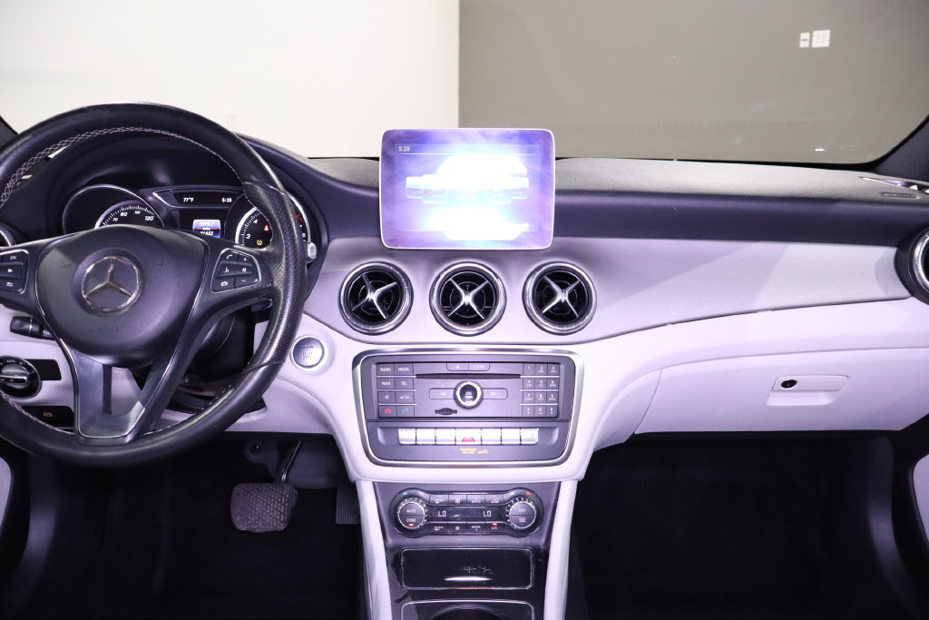 Used 2018 Mercedes-Benz CLA 250 image 26