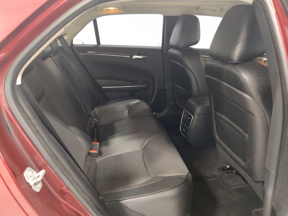 Used 2017 Chrysler 300 C image 19