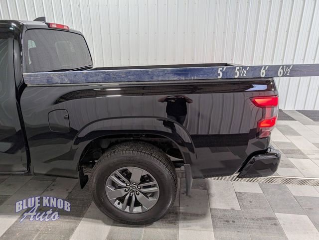 Used 2025 Nissan Frontier SV image 3