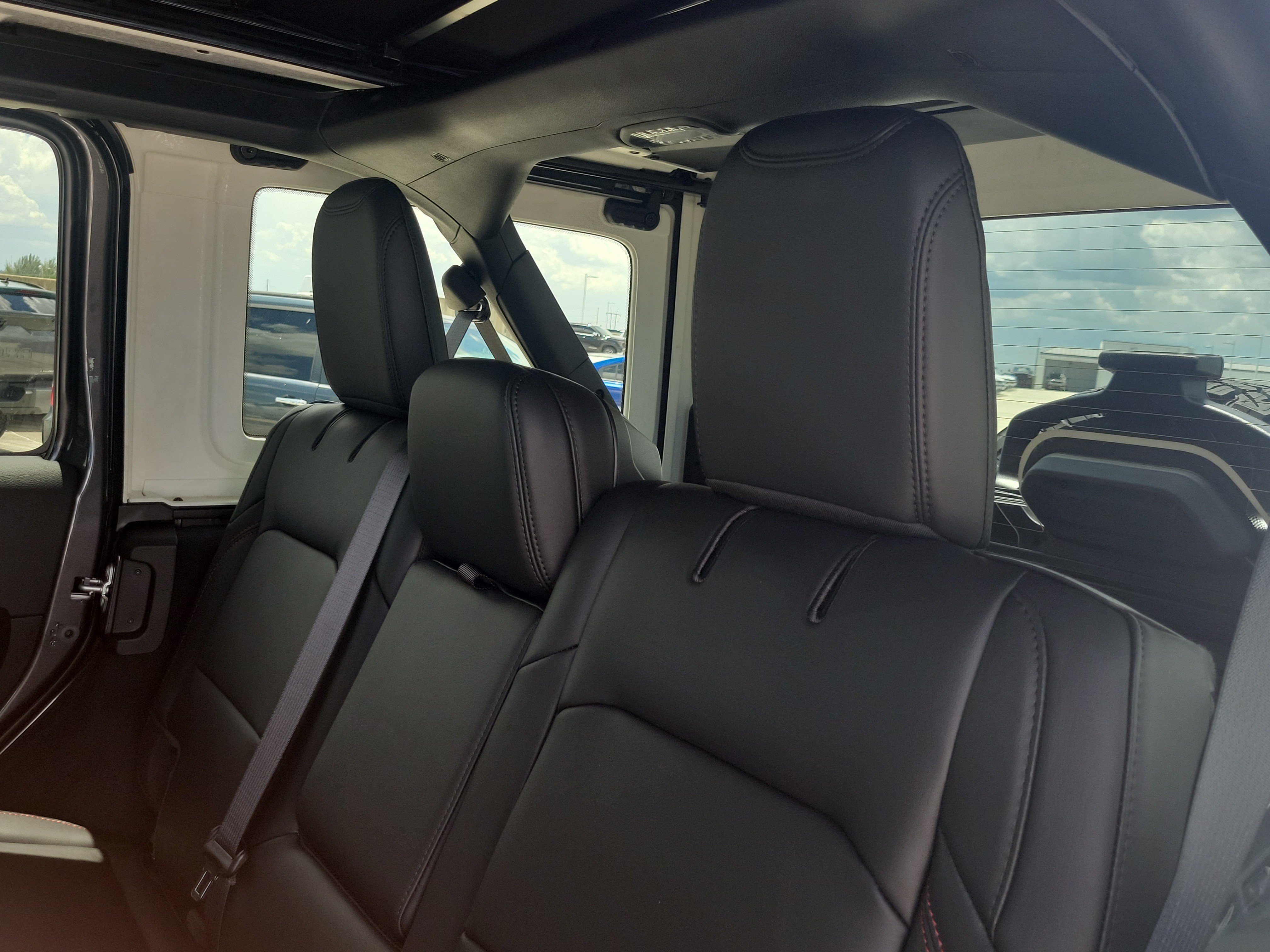 New 2026 Jeep Wrangler Unlimited Rubicon AWD/4WD image 8