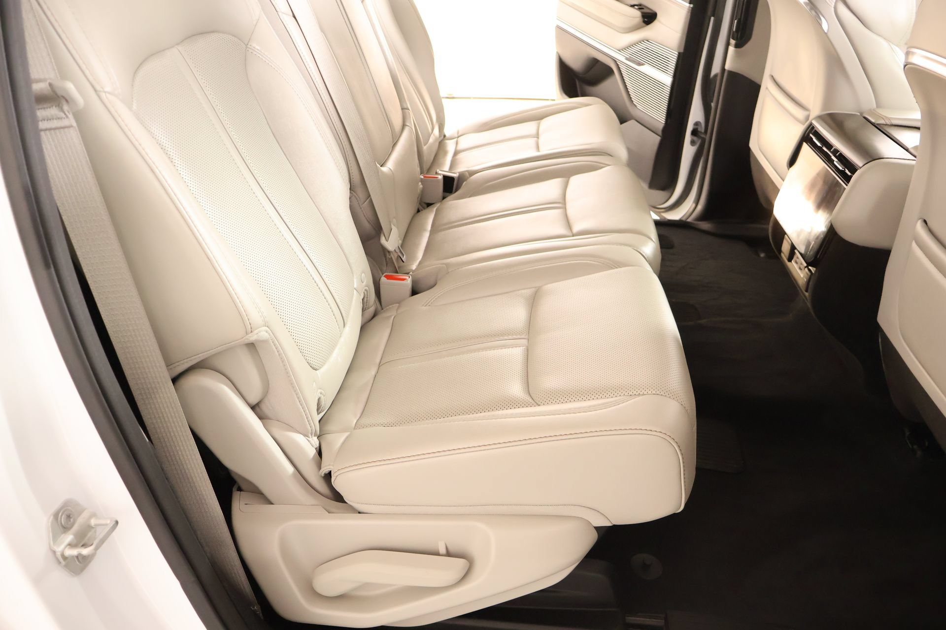 Used 2023 Jeep Grand Wagoneer 4WD w/ Convenience Group III image 16