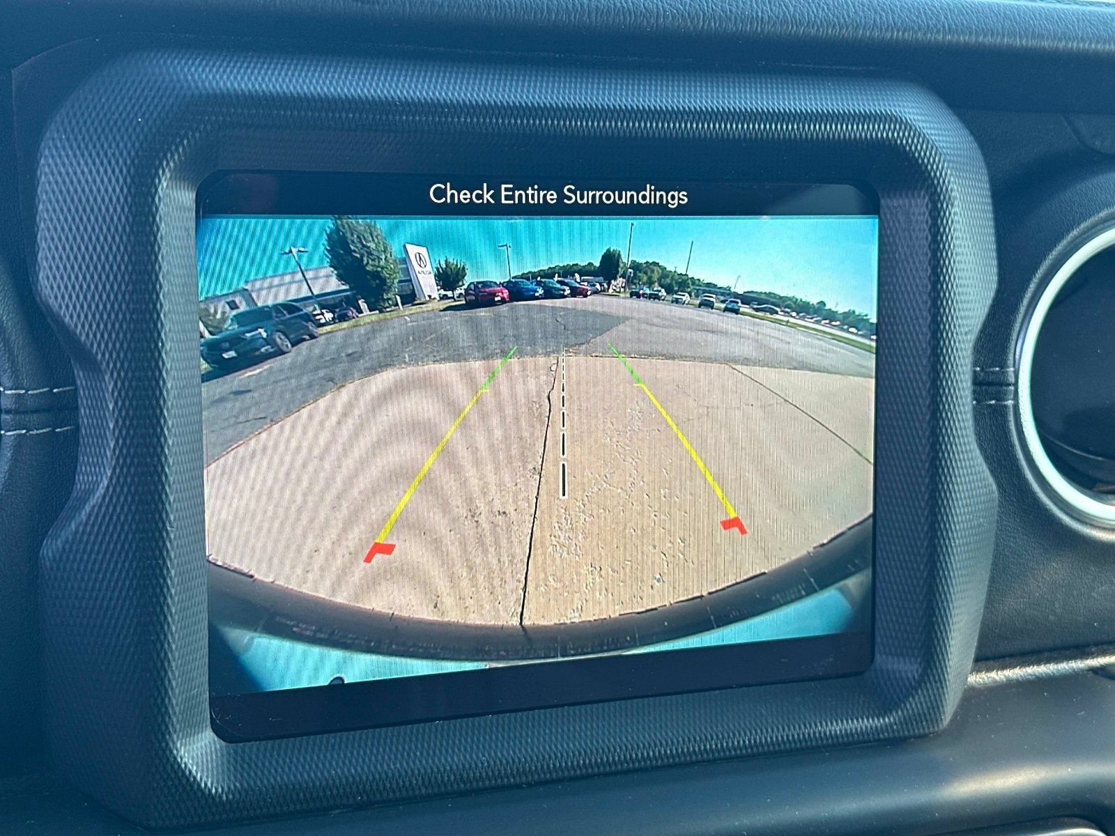 Used 2019 Jeep Wrangler Unlimited Sahara AWD/4WD image 17