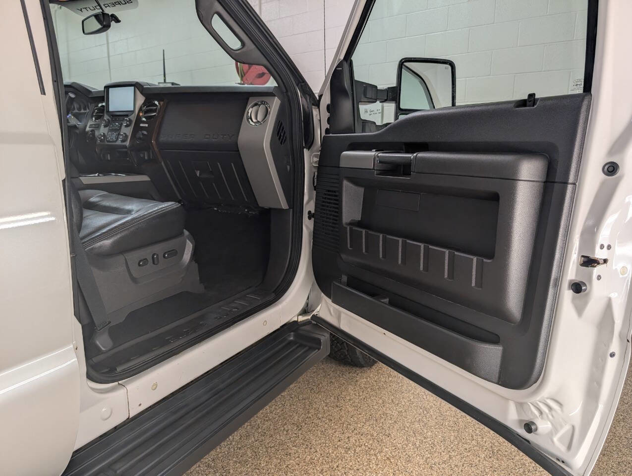 Used 2016 Ford F250 Lariat w/ Lariat Ultimate Package image 18