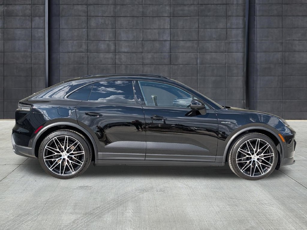 New 2026 Porsche Macan Electric RWD image 8