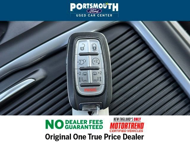 Used 2024 Chrysler Pacifica Touring-L image 14