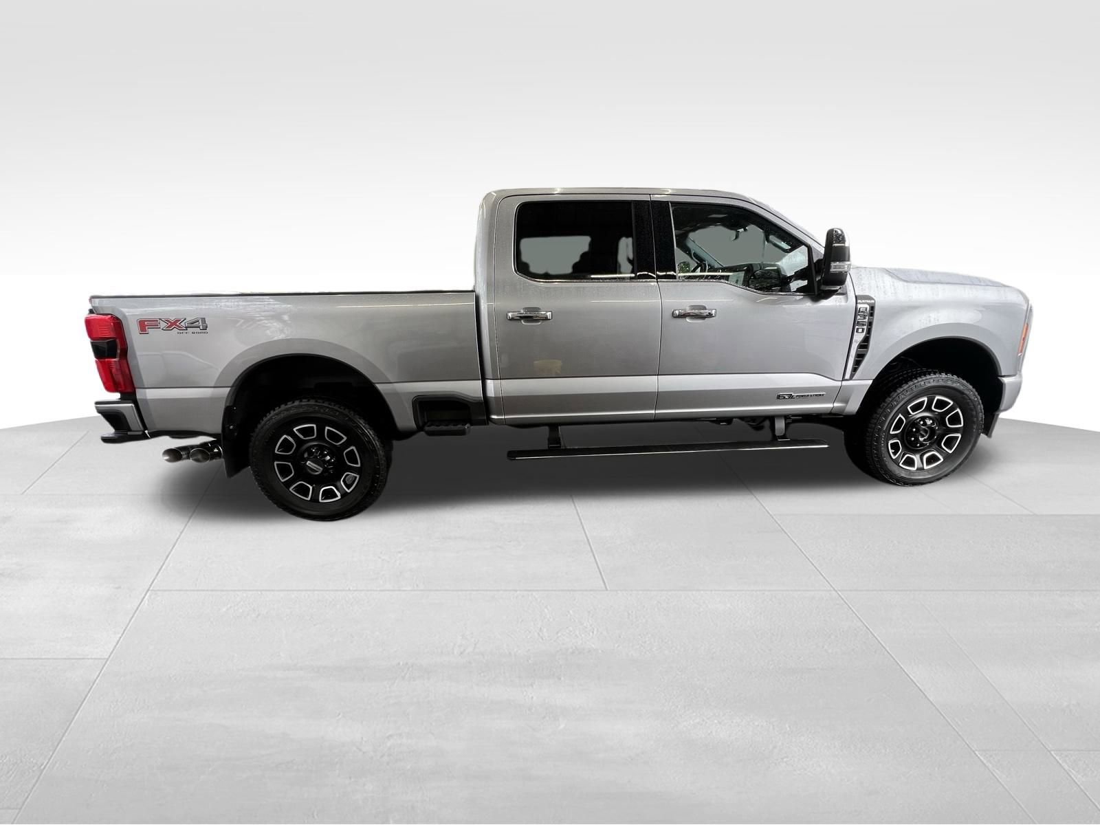 Used 2023 Ford F350 Platinum w/ FX4 Off-Road Package image 4