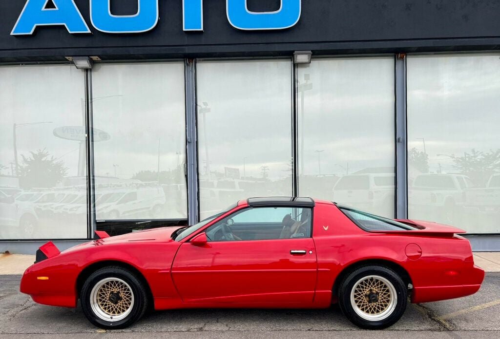 Used 1991 Pontiac Firebird Trans Am RWD image 2