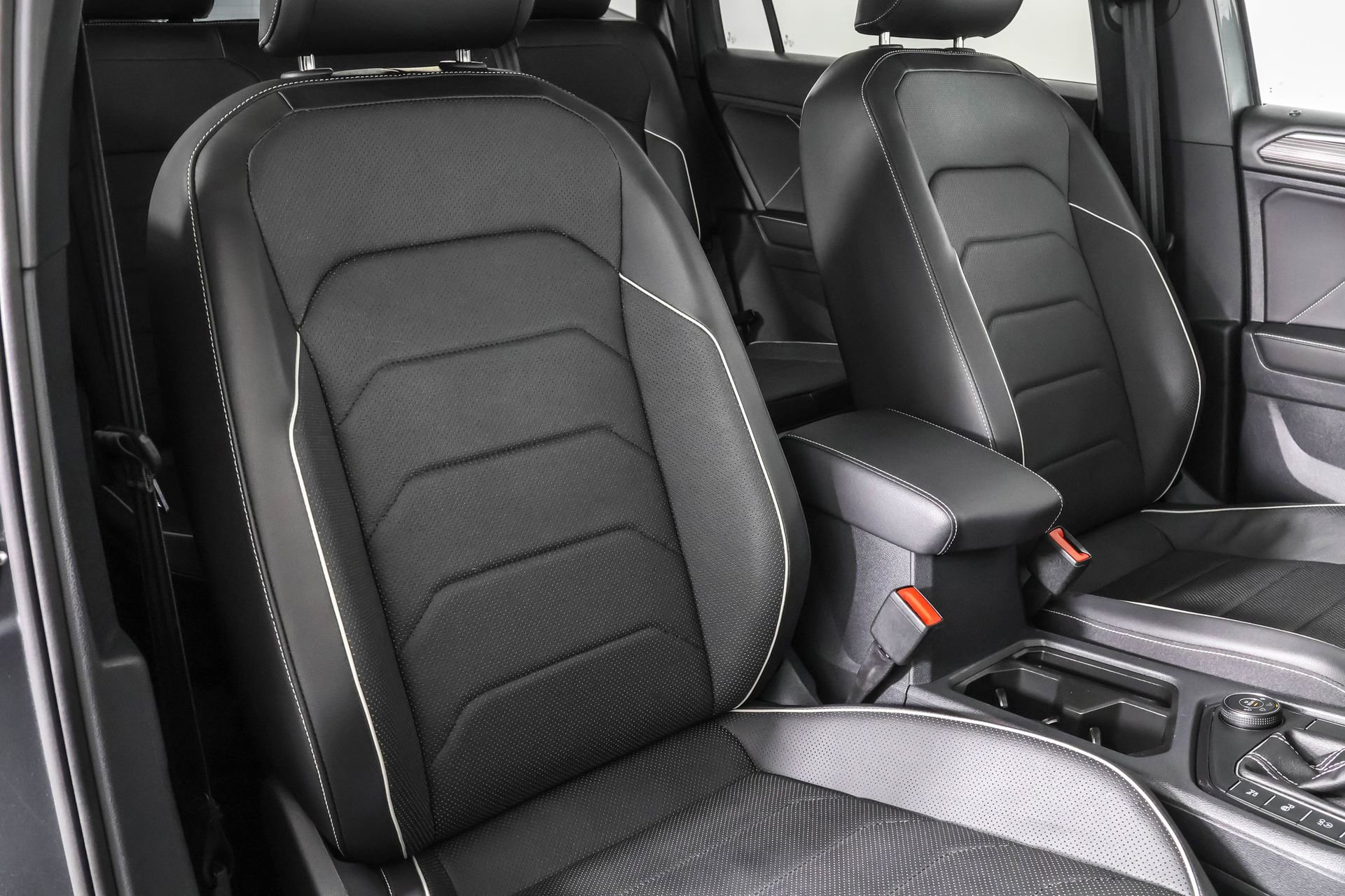 Used 2024 Volkswagen Tiguan SEL R-Line image 48