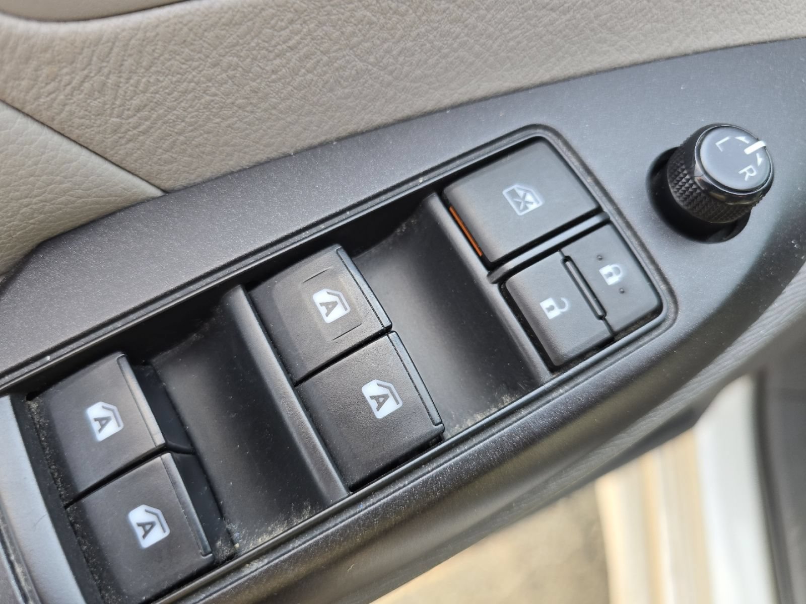 Used 2018 Toyota Sienna LE FWD image 26