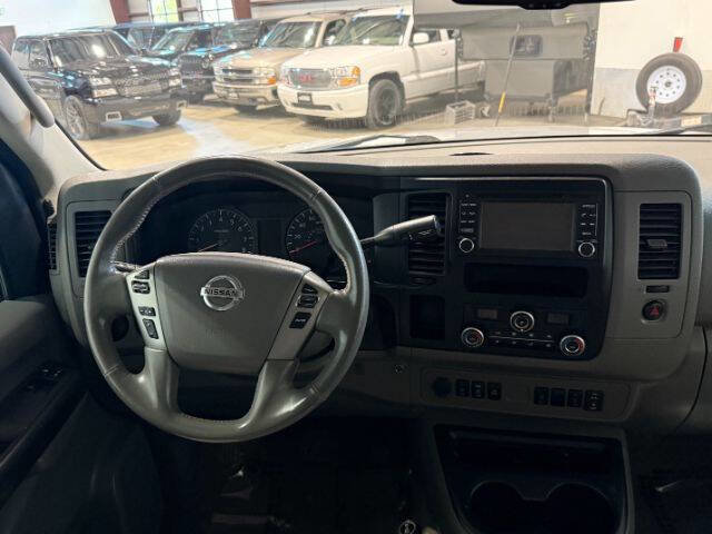 Used 2018 Nissan NV 3500 SL RWD image 16