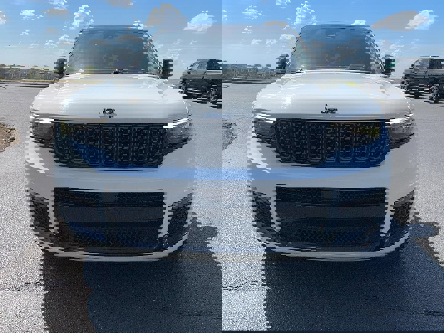 Used 2023 Jeep Grand Cherokee L Summit image 2