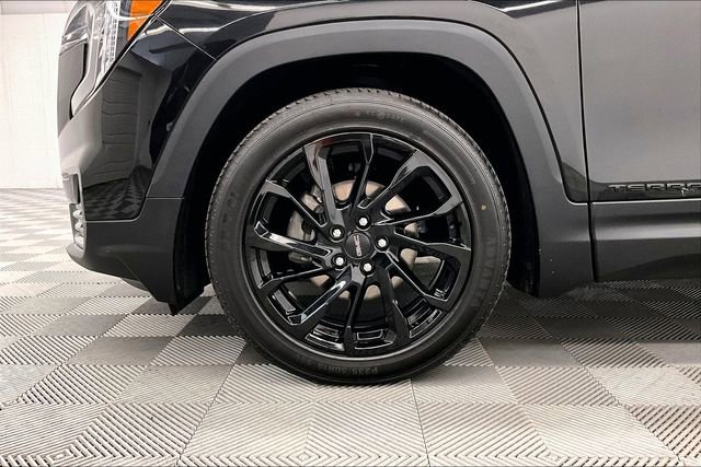 Used 2023 GMC Terrain SLT w/ Elevation Edition FWD image 9