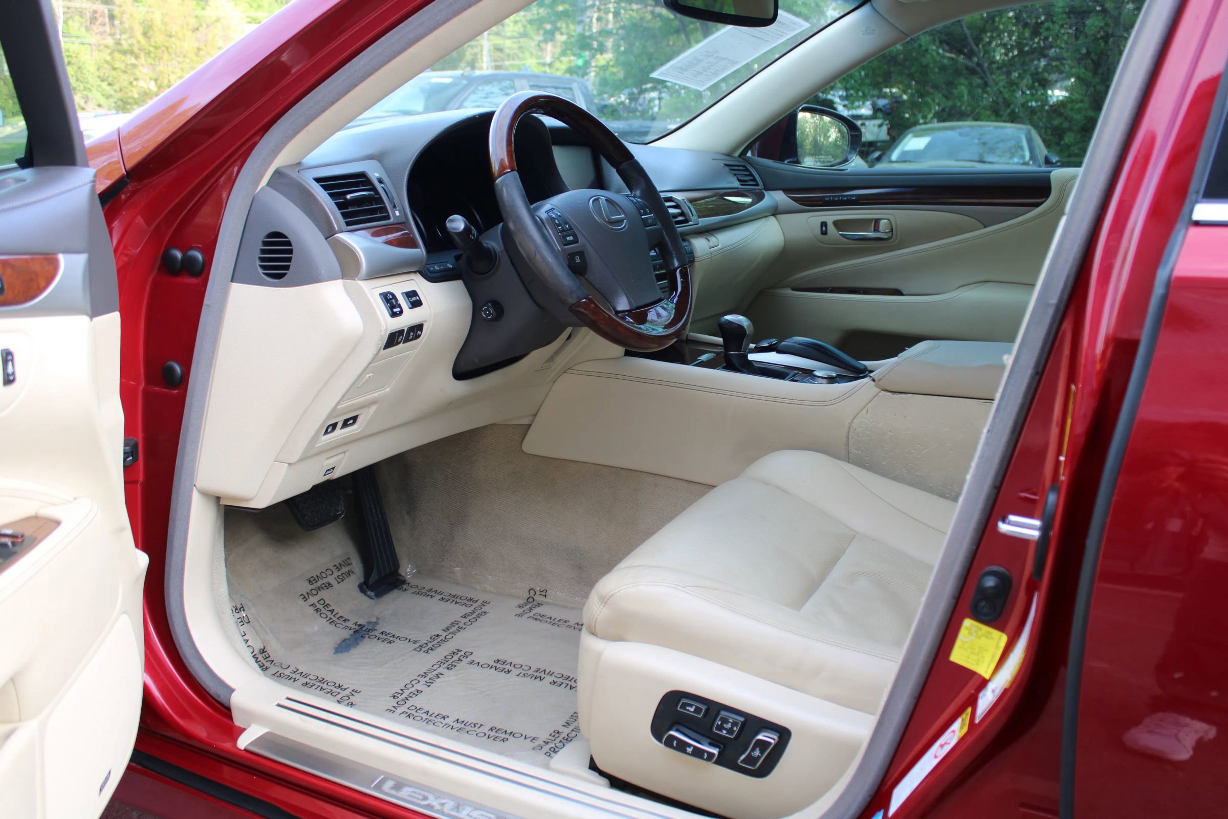 Used 2013 Lexus LS 460 w/ Comfort Pkg RWD image 17