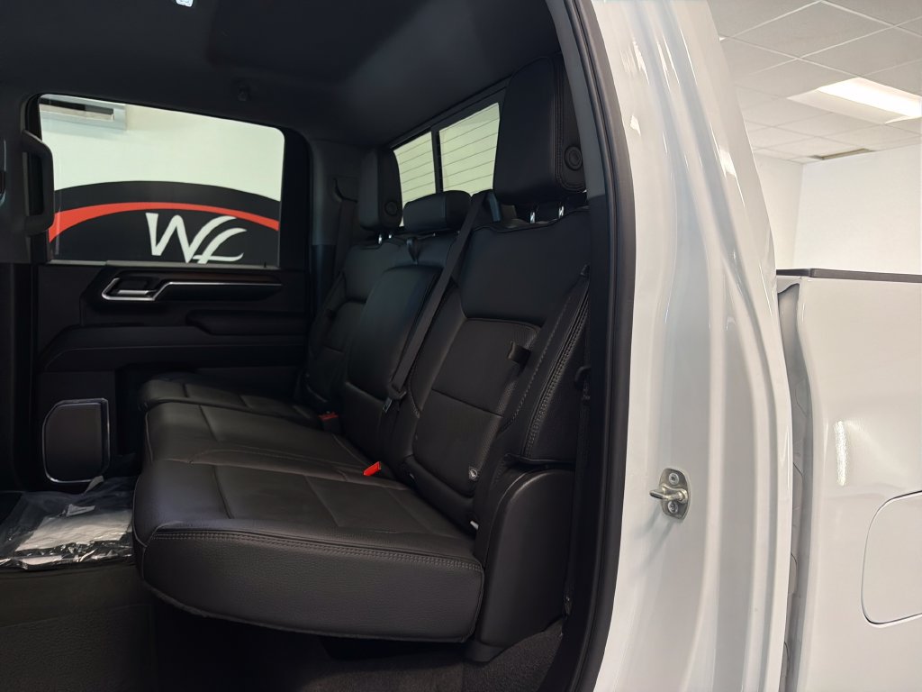 Used 2025 GMC Sierra 3500 Denali w/ Technology Package AWD/4WD image 10