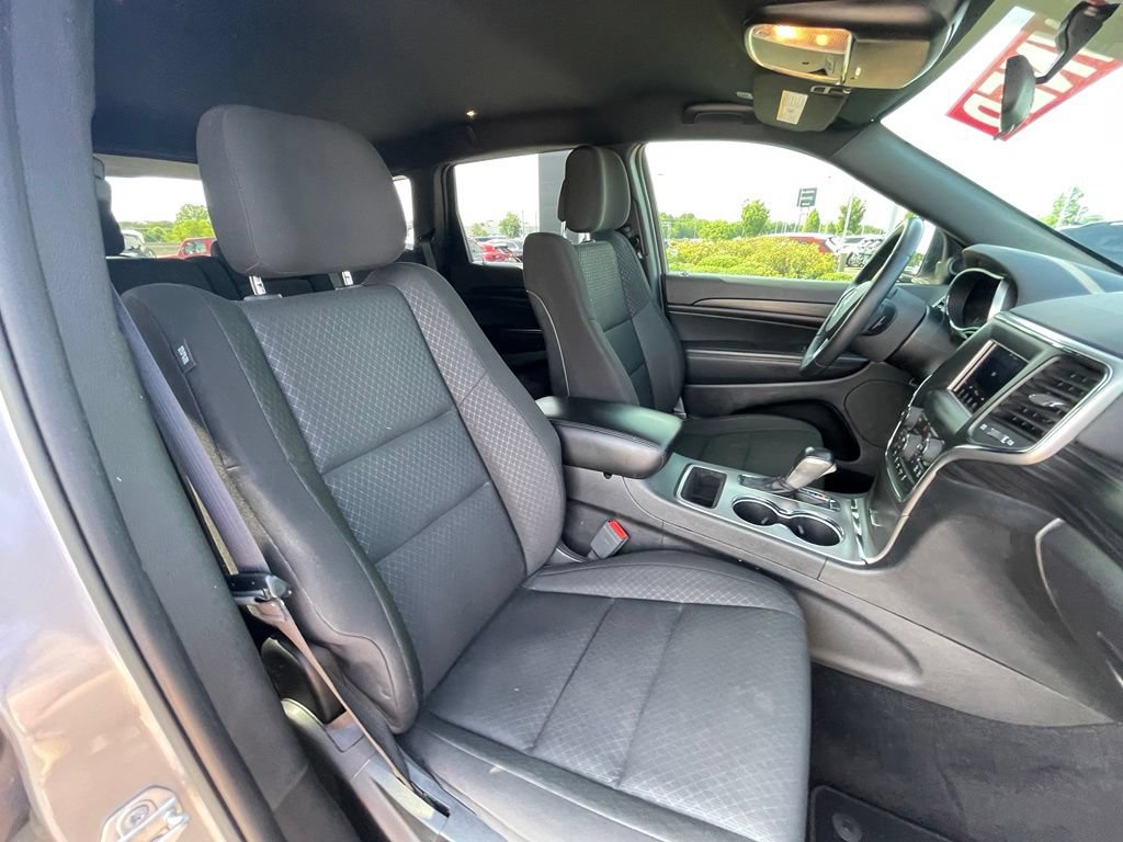 Used 2021 Jeep Grand Cherokee Laredo AWD/4WD image 30