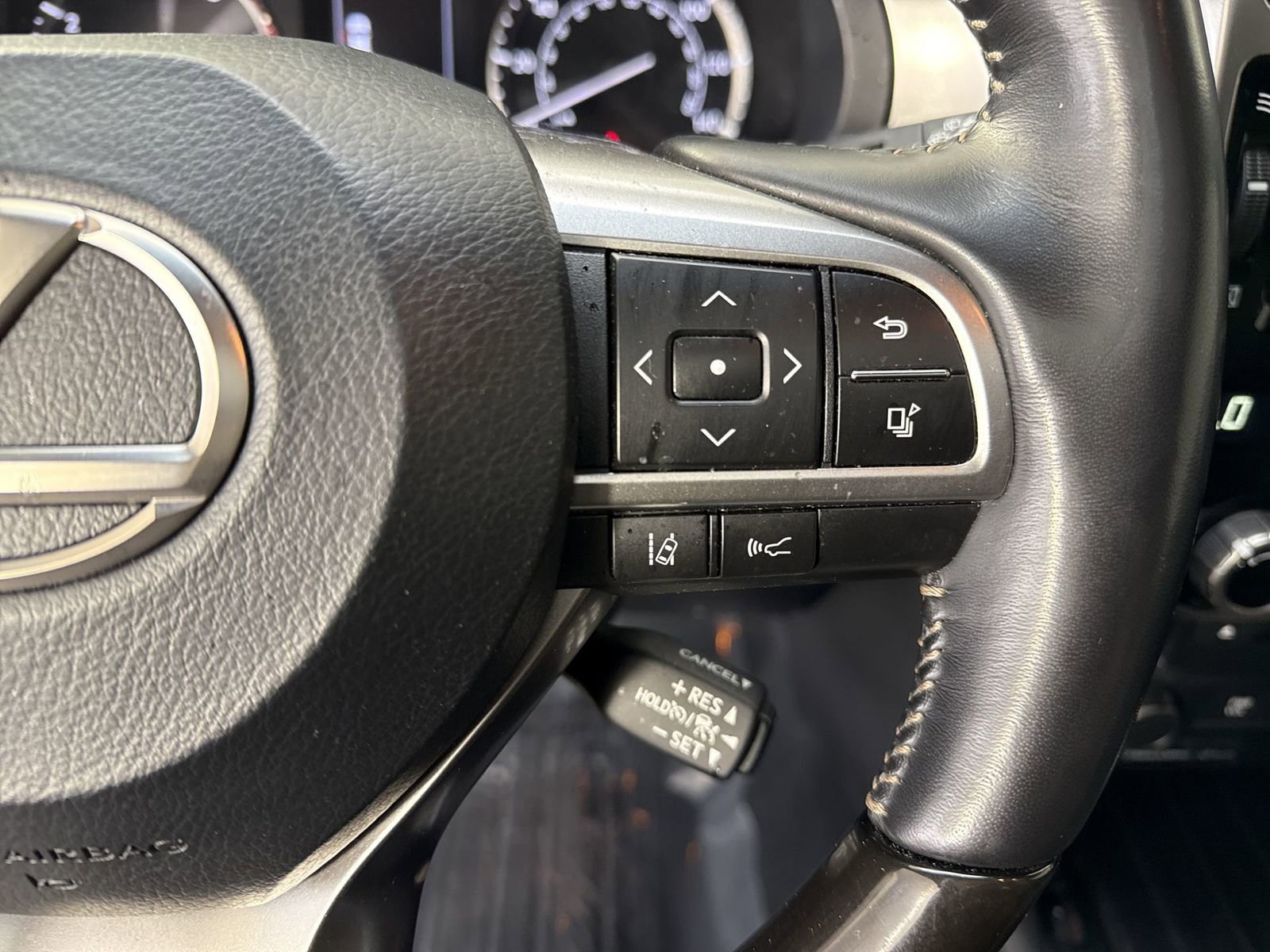 Used 2022 Lexus GX 460 Premium w/ Accessory Package AWD/4WD image 14