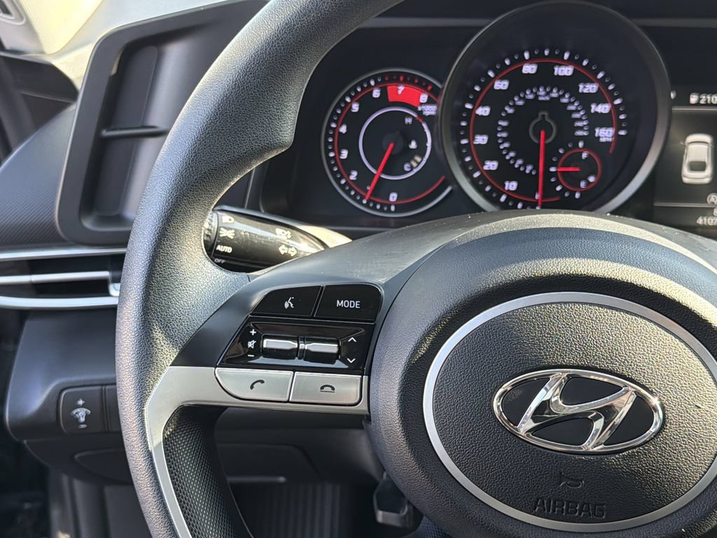 Used 2023 Hyundai Elantra SE FWD image 22