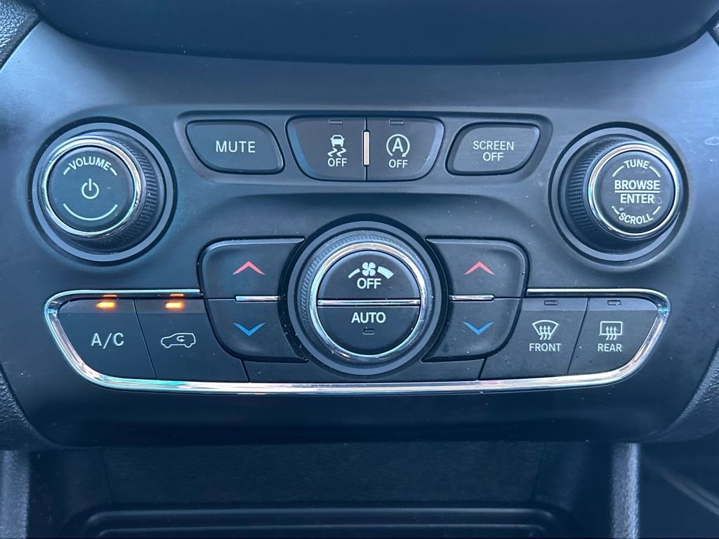 Used 2019 Jeep Cherokee Trailhawk w/ Comfort/Convenience Group image 15