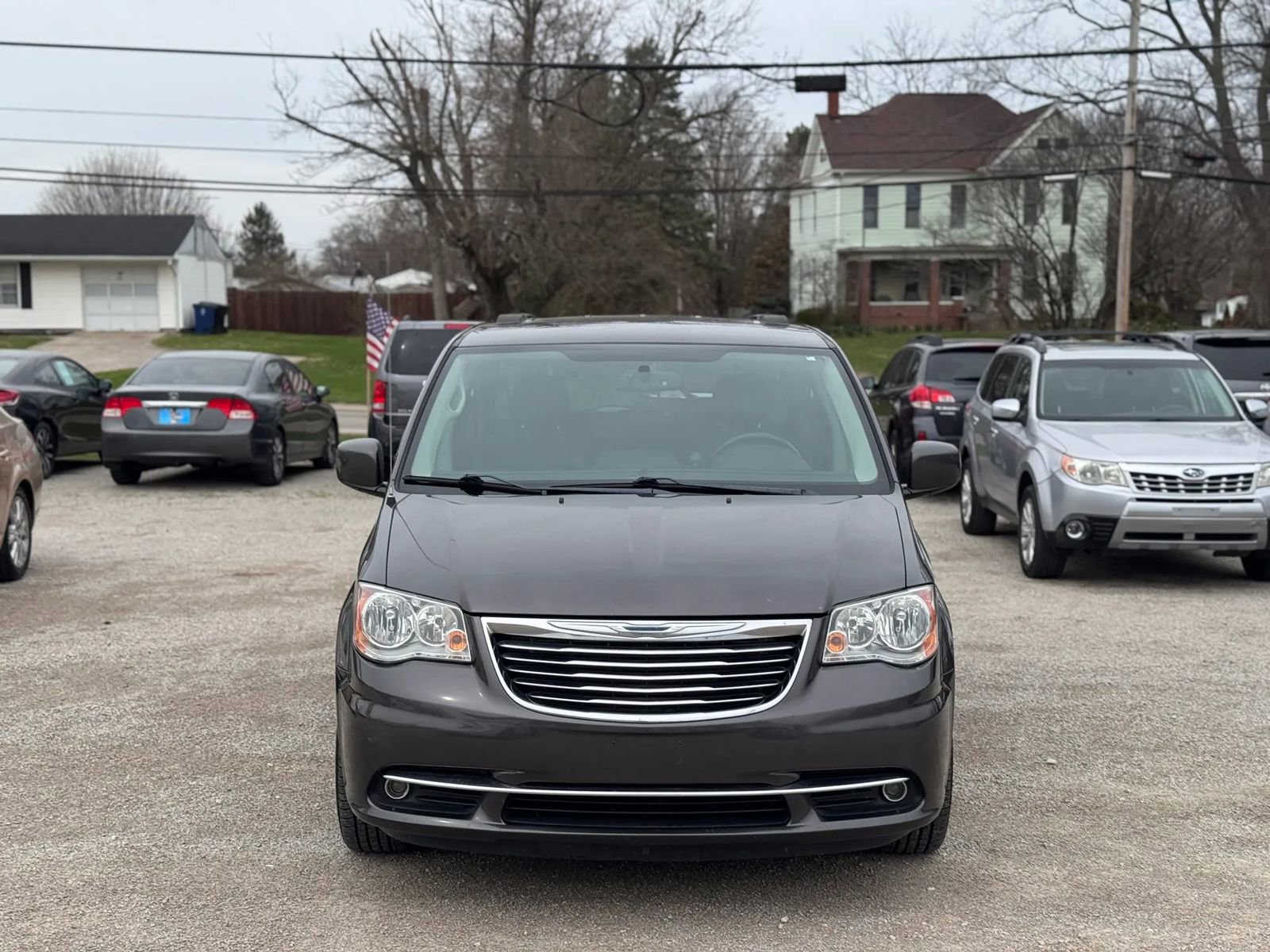 Used 2016 Chrysler Town & Country Touring w/ Driver Convenience Group FWD image 3