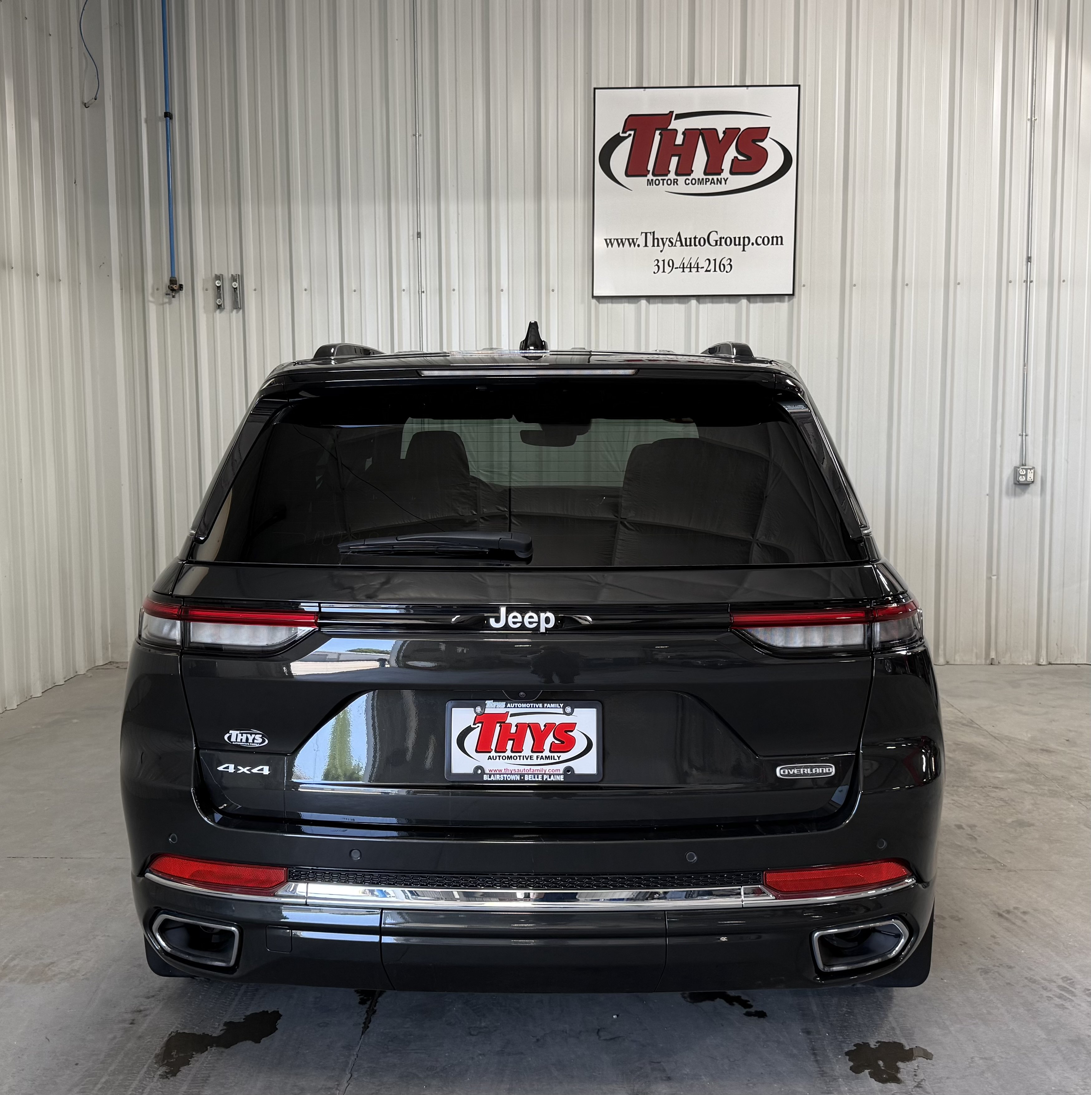 Used 2024 Jeep Grand Cherokee Overland w/ Trailer Tow Package AWD/4WD image 4