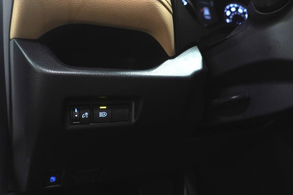 Used 2019 Toyota RAV4 LE AWD/4WD image 23