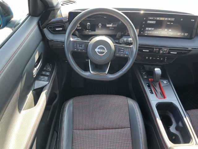 Used 2025 Nissan Kicks SR FWD image 16