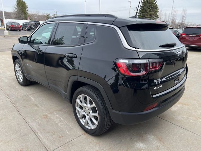Used 2023 Jeep Compass Latitude image 4