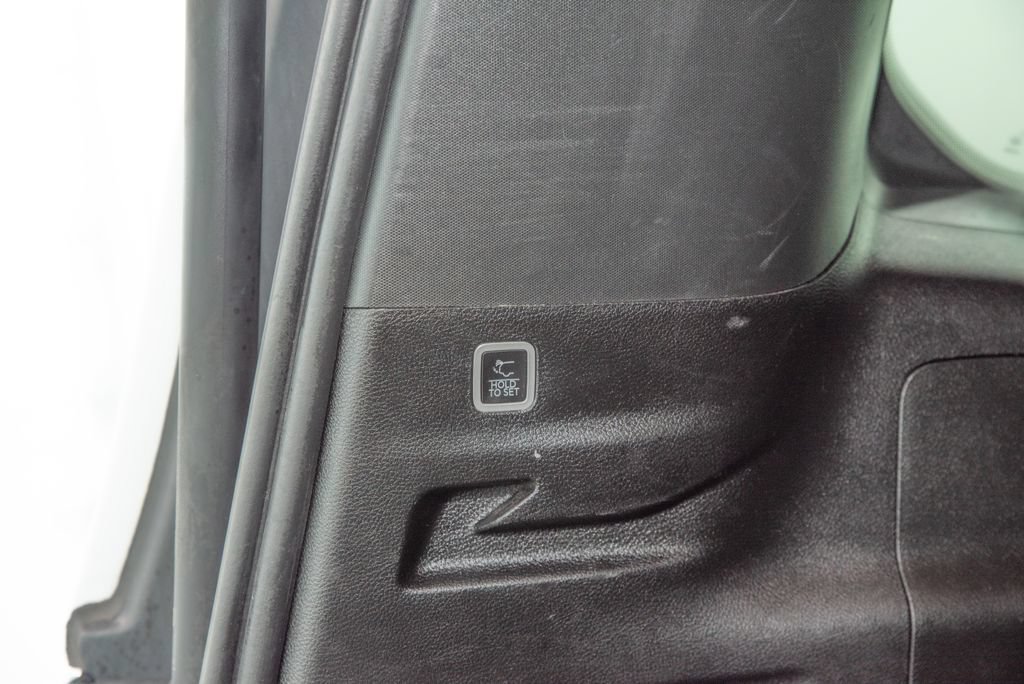 Used 2024 Jeep Wagoneer L Series II w/ Flexible Seating Group RWD image 16