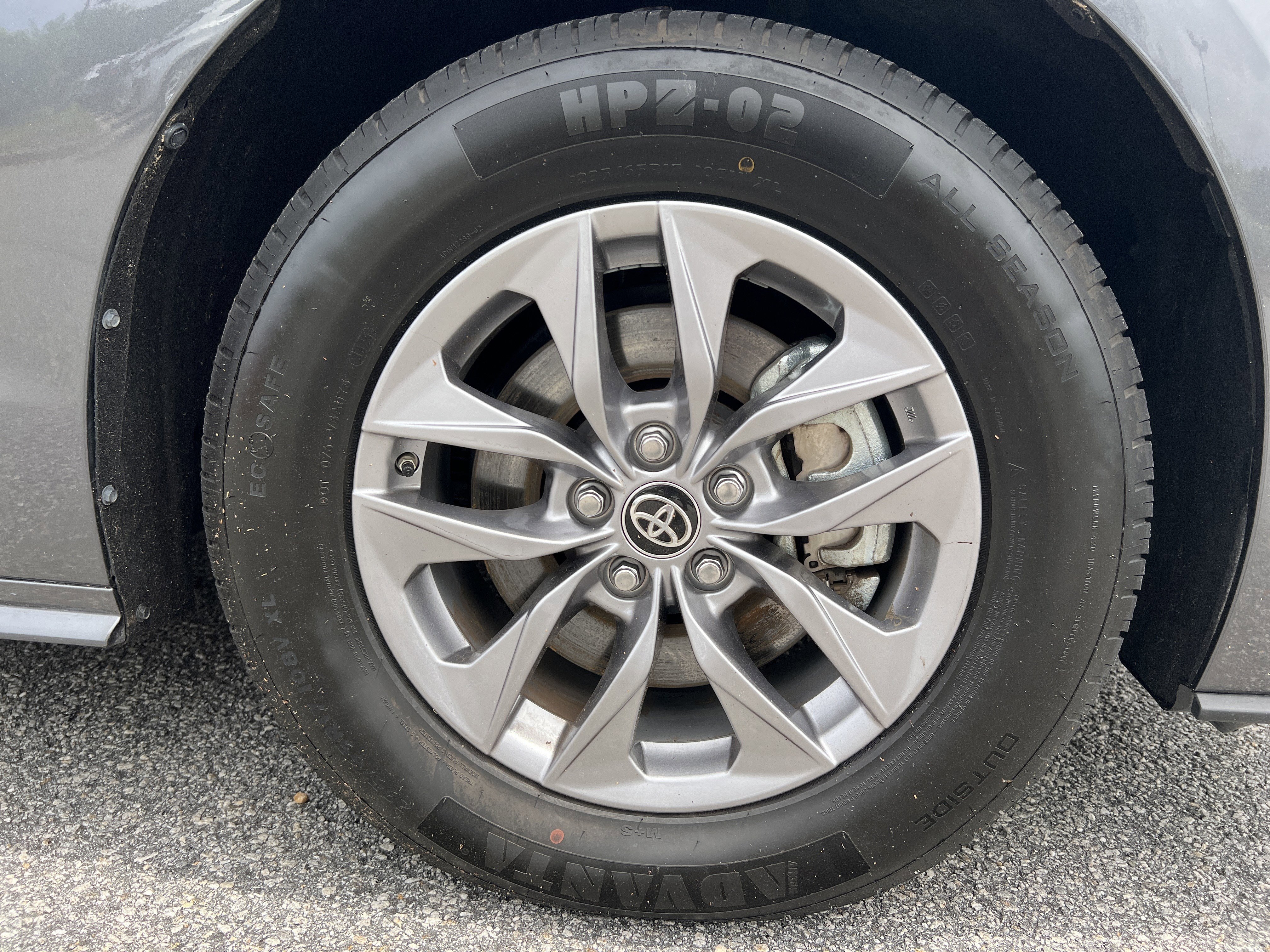 Certified 2025 Toyota Sienna XLE FWD image 27