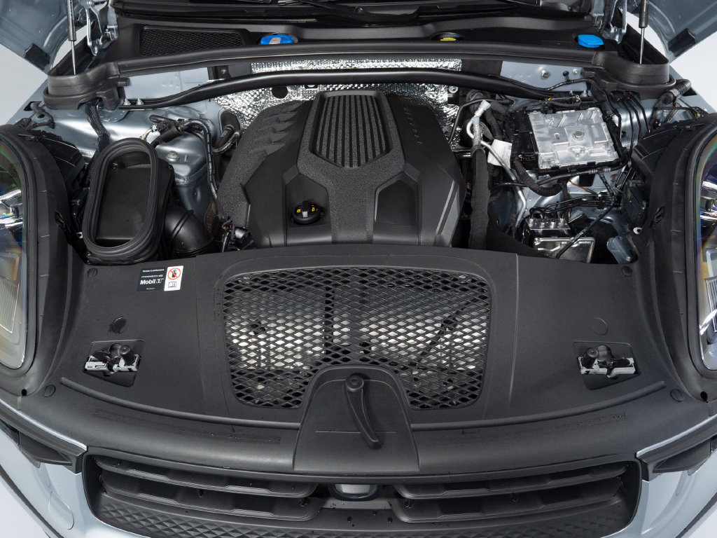 Certified 2026 Porsche Macan AWD/4WD image 48