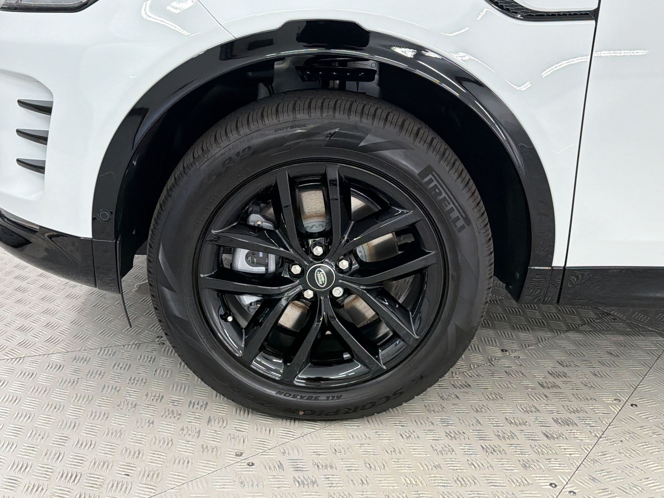 New 2026 Land Rover Discovery Sport Landmark AWD/4WD image 13